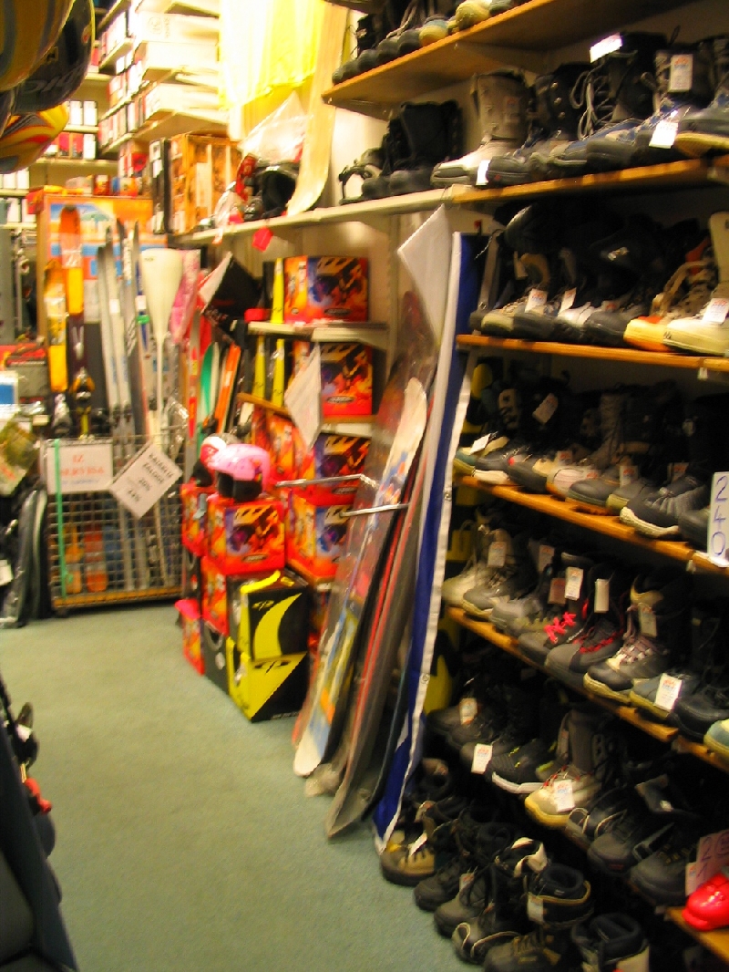  Snowboard deske, vezi, obutev, rokavice, oprema, servis, montaža